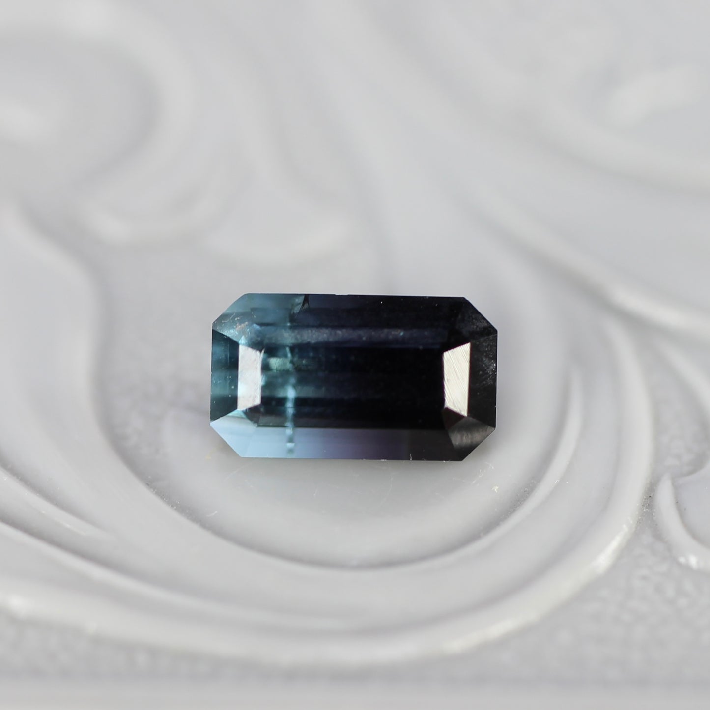 バイカラートルマリン 0.80ct エメラルドカット 6.8mm×3.9mm×3.3mm【MJ2787】
