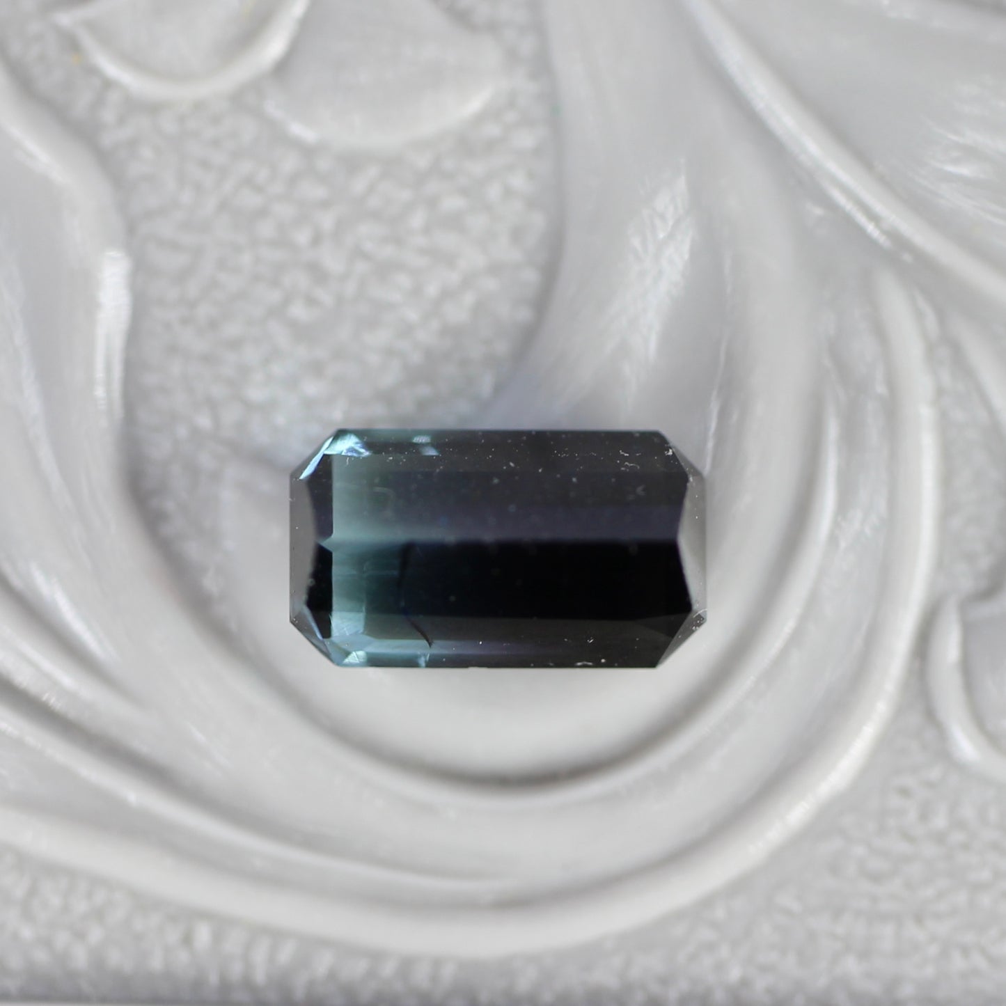 バイカラートルマリン 0.80ct エメラルドカット 6.8mm×3.9mm×3.3mm【MJ2787】