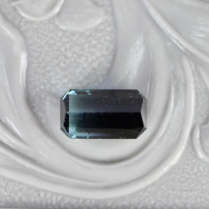 バイカラートルマリン 0.80ct エメラルドカット 6.8mm×3.9mm×3.3mm【MJ2787】
