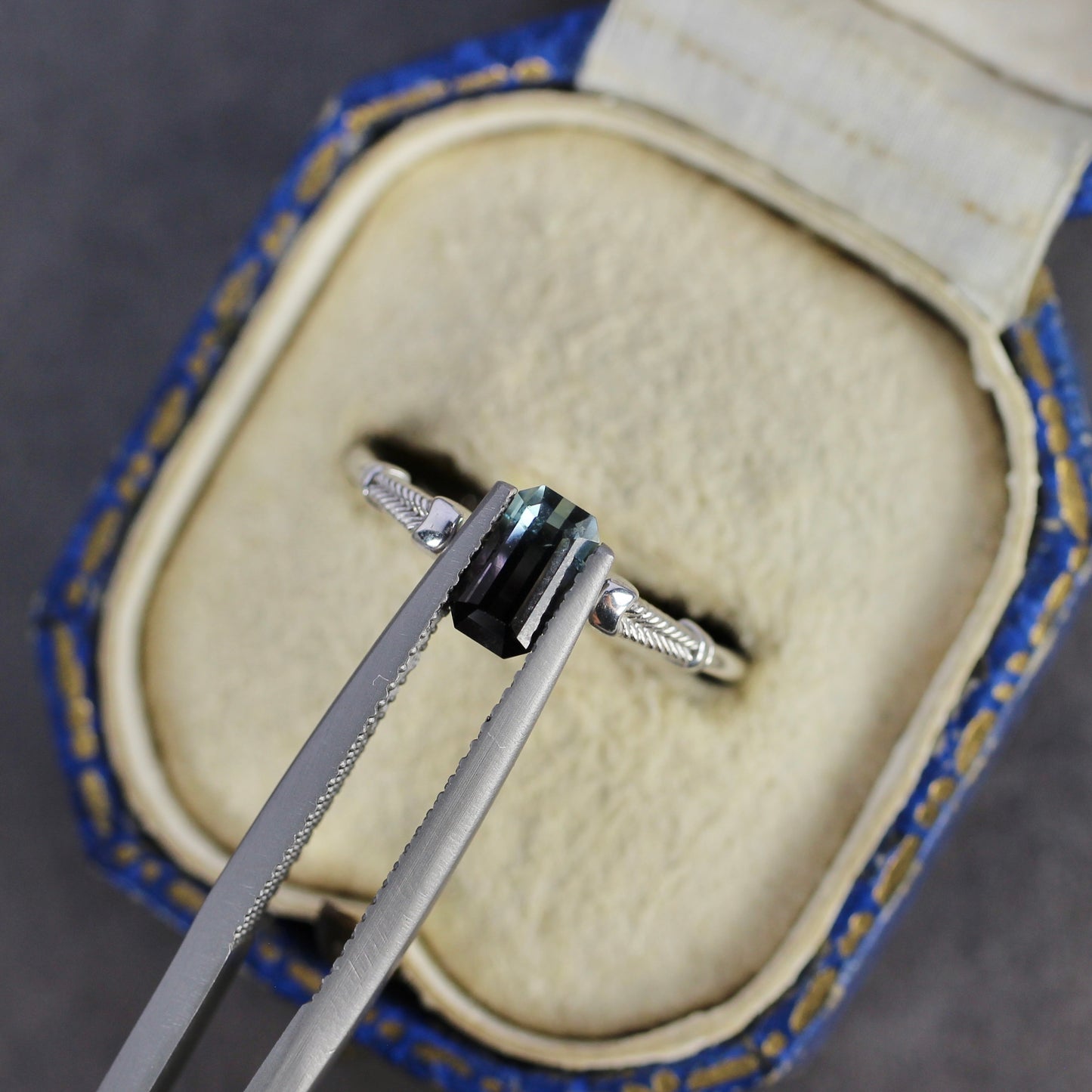 バイカラートルマリン 0.80ct エメラルドカット 6.8mm×3.9mm×3.3mm【MJ2787】