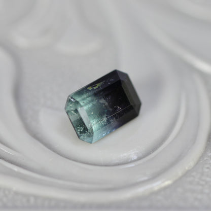 バイカラートルマリン 0.47ct エメラルドカット 5.4mm×3.6mm×2.8mm【MJ2788】