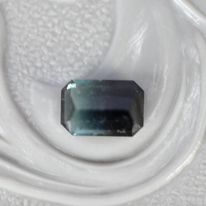 バイカラートルマリン 0.47ct エメラルドカット 5.4mm×3.6mm×2.8mm【MJ2788】