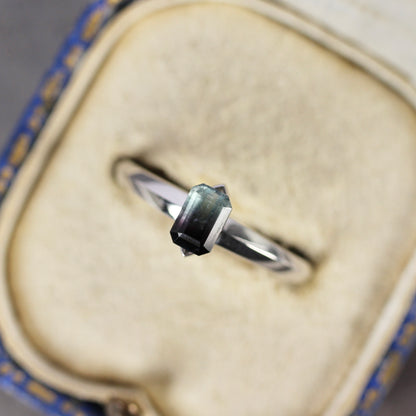 バイカラートルマリン 0.47ct エメラルドカット 5.4mm×3.6mm×2.8mm【MJ2788】