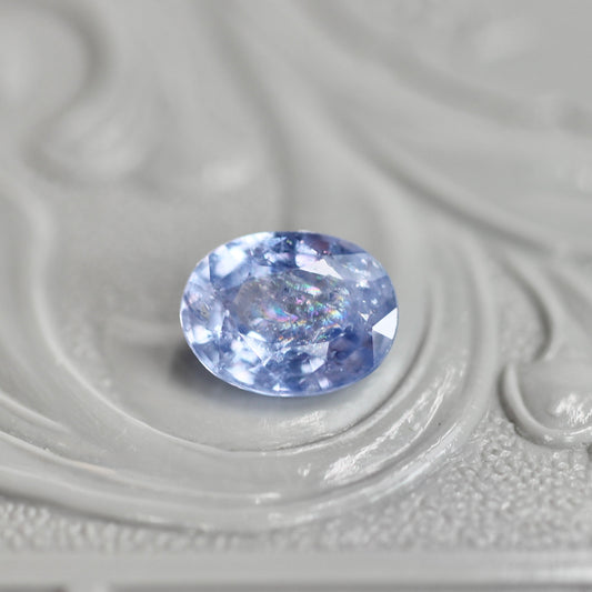 イリデッセンスサファイア 0.85ct オーバルカット 6.4mm×5.0mm×2.9mm【MJ3062】