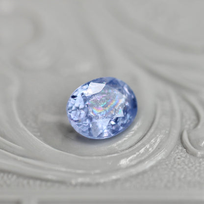 イリデッセンスサファイア 0.85ct オーバルカット 6.4mm×5.0mm×2.9mm【MJ3062】