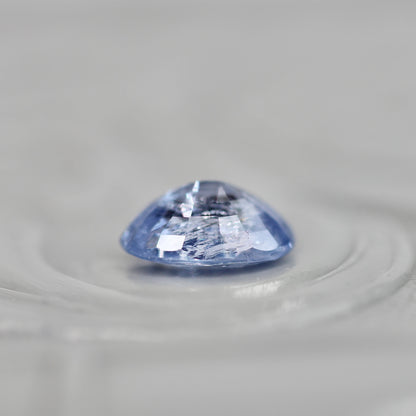 イリデッセンスサファイア 0.85ct オーバルカット 6.4mm×5.0mm×2.9mm【MJ3062】