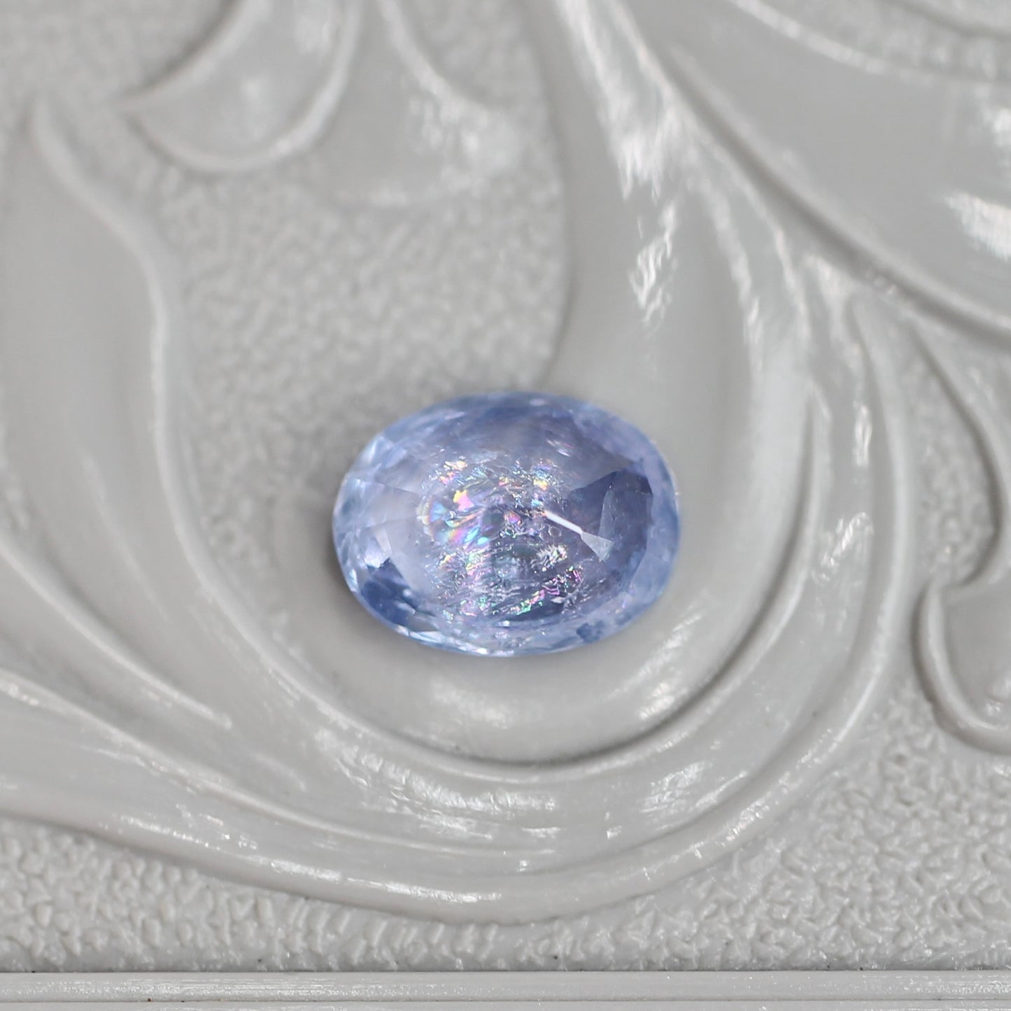 イリデッセンスサファイア 0.85ct オーバルカット 6.4mm×5.0mm×2.9mm【MJ3062】