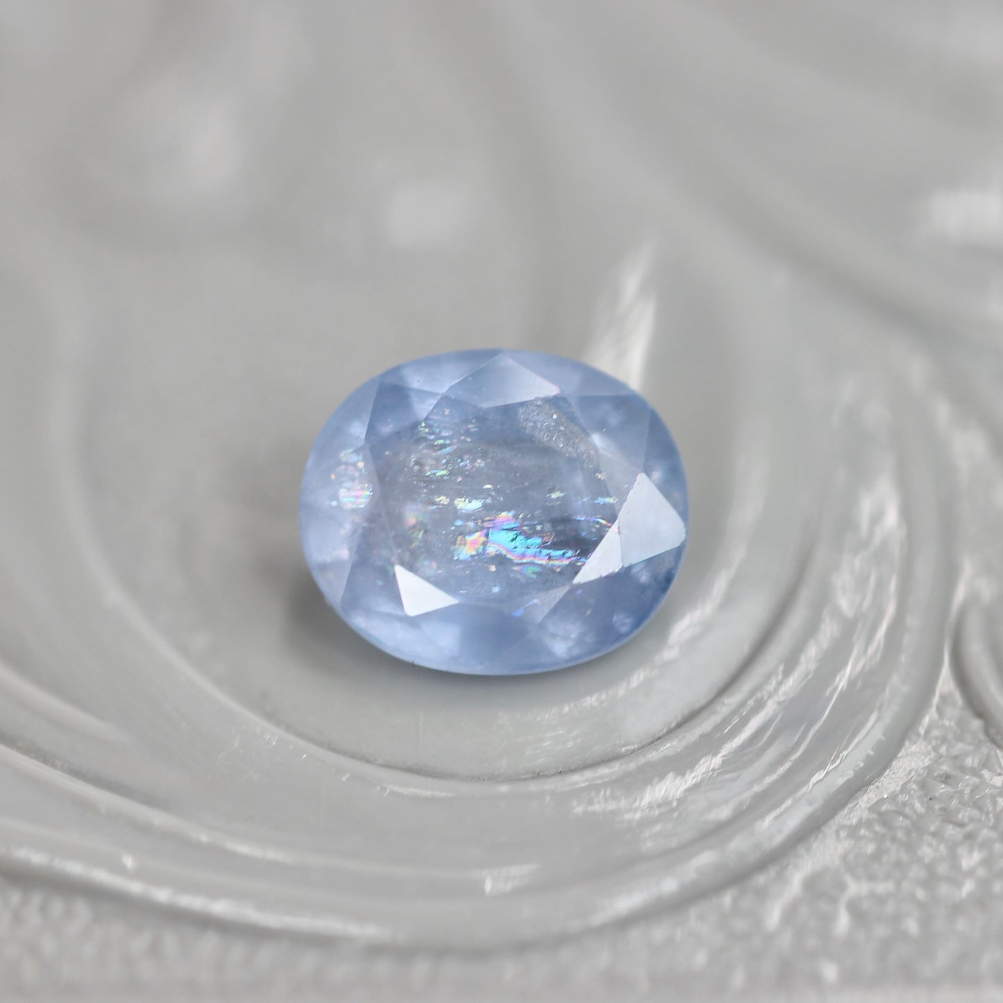 イリデッセンスサファイア 0.80ct オーバルカット 6.0mm×5.0mm×2.7mm【MJ3061】