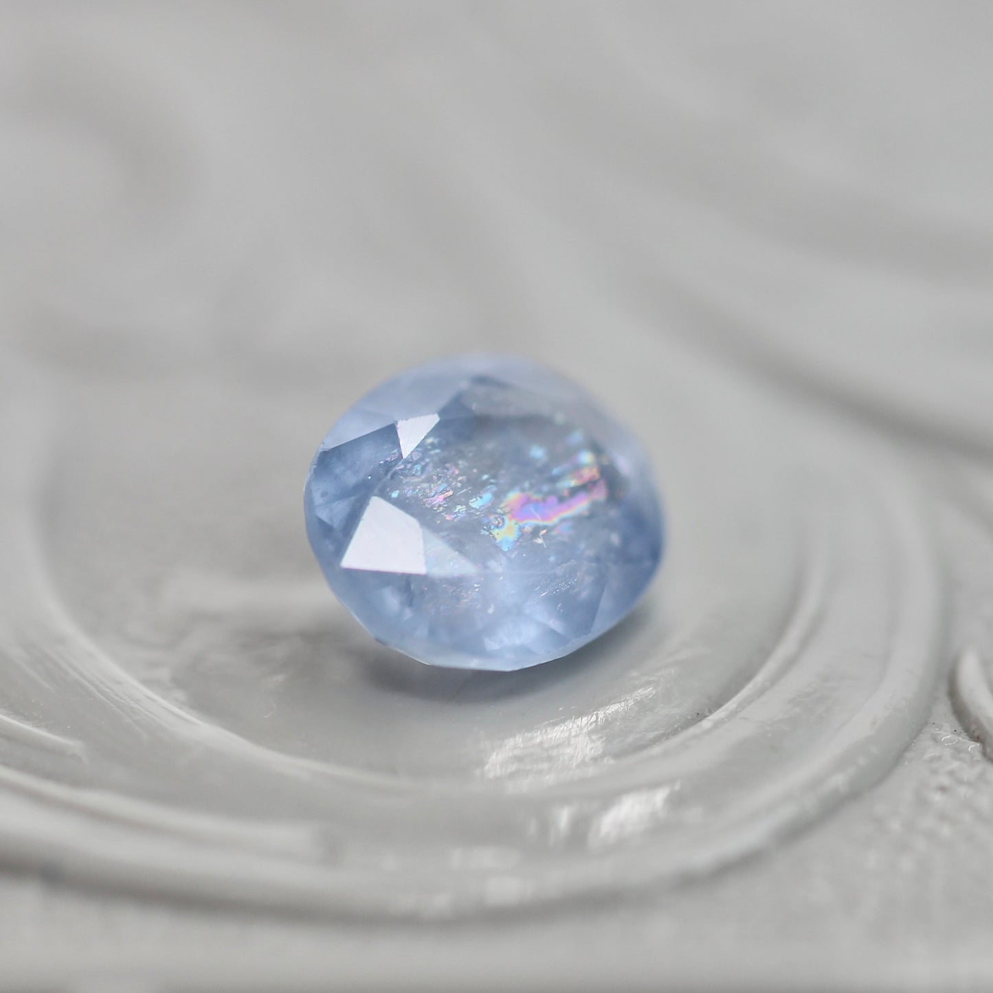 イリデッセンスサファイア 0.80ct オーバルカット 6.0mm×5.0mm×2.7mm【MJ3061】