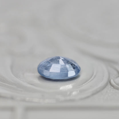 イリデッセンスサファイア 0.80ct オーバルカット 6.0mm×5.0mm×2.7mm【MJ3061】