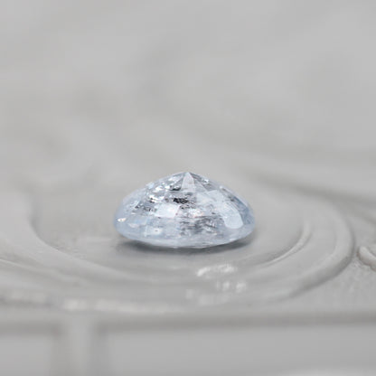 イリデッセンスサファイア 0.81ct オーバルカット 6.1mm×4.5mm×3.1mm【MJ3060】