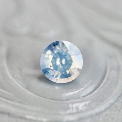シルキーサファイア 0.63ct ラウンドカット 4.8mm×4.8mm×3.5mm【MJ3059】
