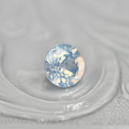 シルキーサファイア 0.63ct ラウンドカット 4.8mm×4.8mm×3.5mm【MJ3059】
