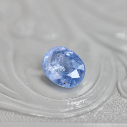 イリデッセンスサファイア 0.98ct オーバルカット 6.1mm×4.7mm×3.3mm【MJ3057】