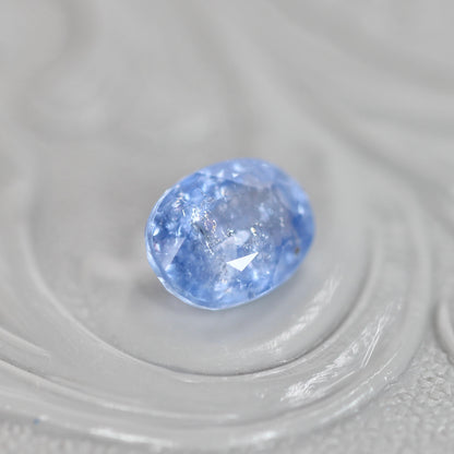 イリデッセンスサファイア 0.98ct オーバルカット 6.1mm×4.7mm×3.3mm【MJ3057】