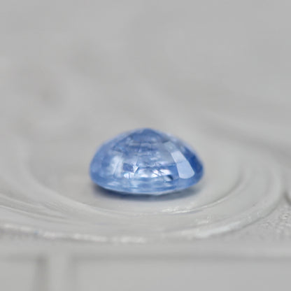 イリデッセンスサファイア 0.98ct オーバルカット 6.1mm×4.7mm×3.3mm【MJ3057】