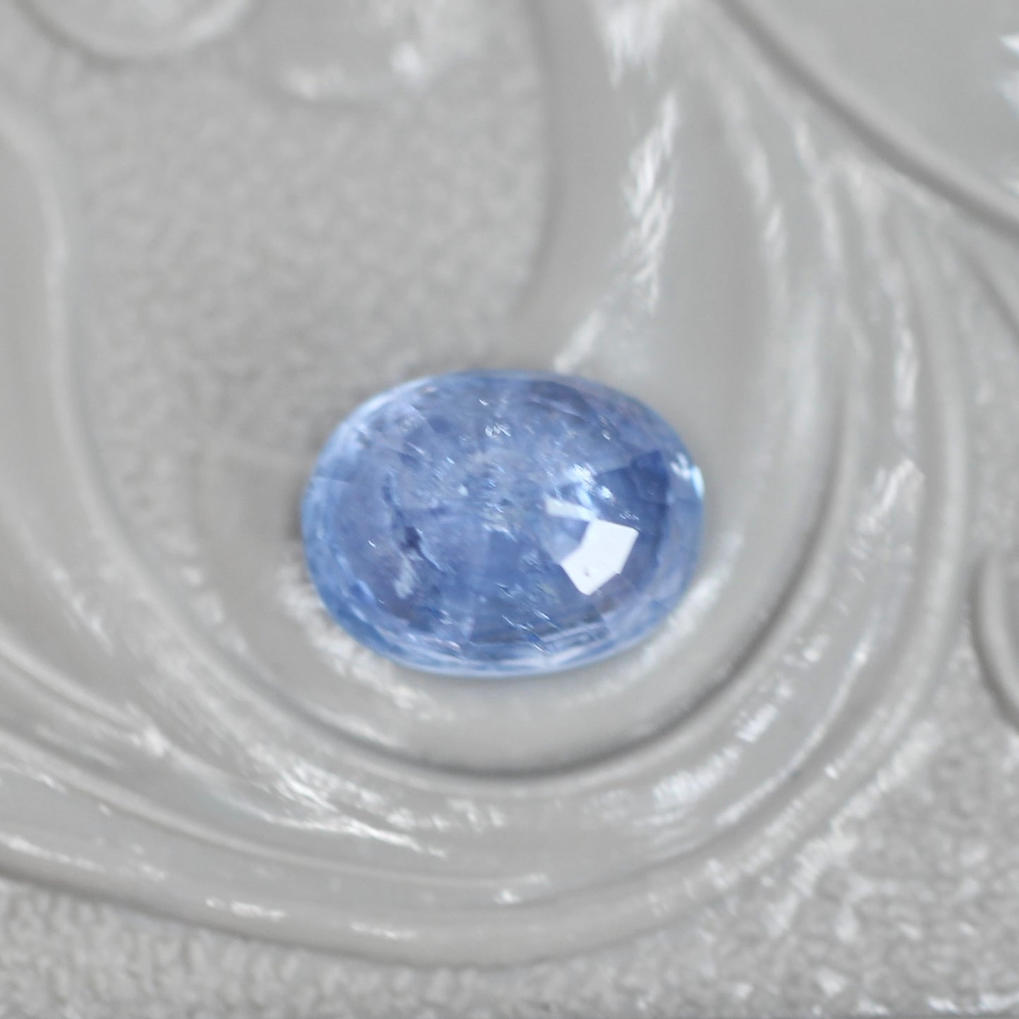 イリデッセンスサファイア 0.98ct オーバルカット 6.1mm×4.7mm×3.3mm【MJ3057】