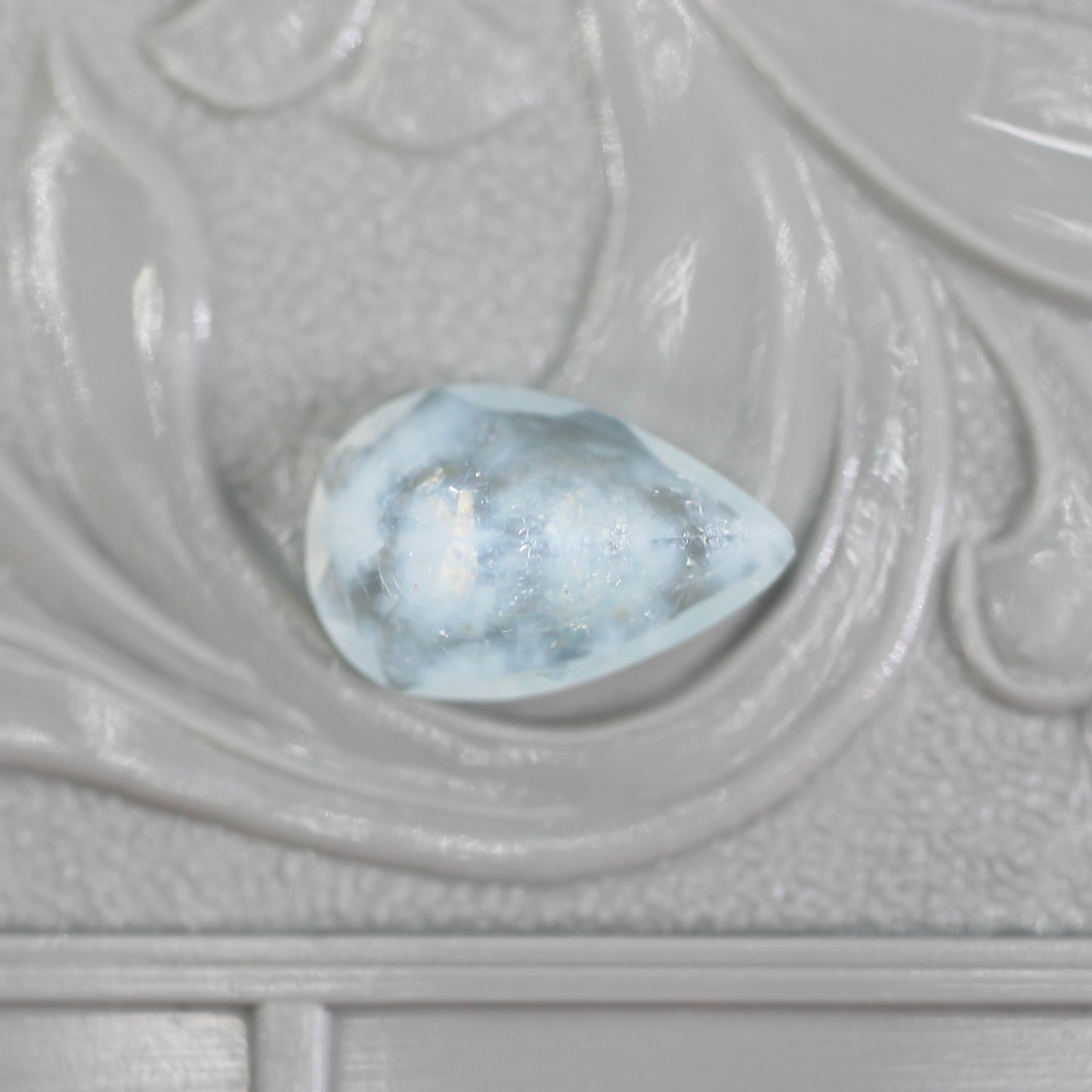 レインボーアクアマリン 0.86ct ペアシェイプカット  8.7mm×5.6mm×3.3mm【MJ2792】