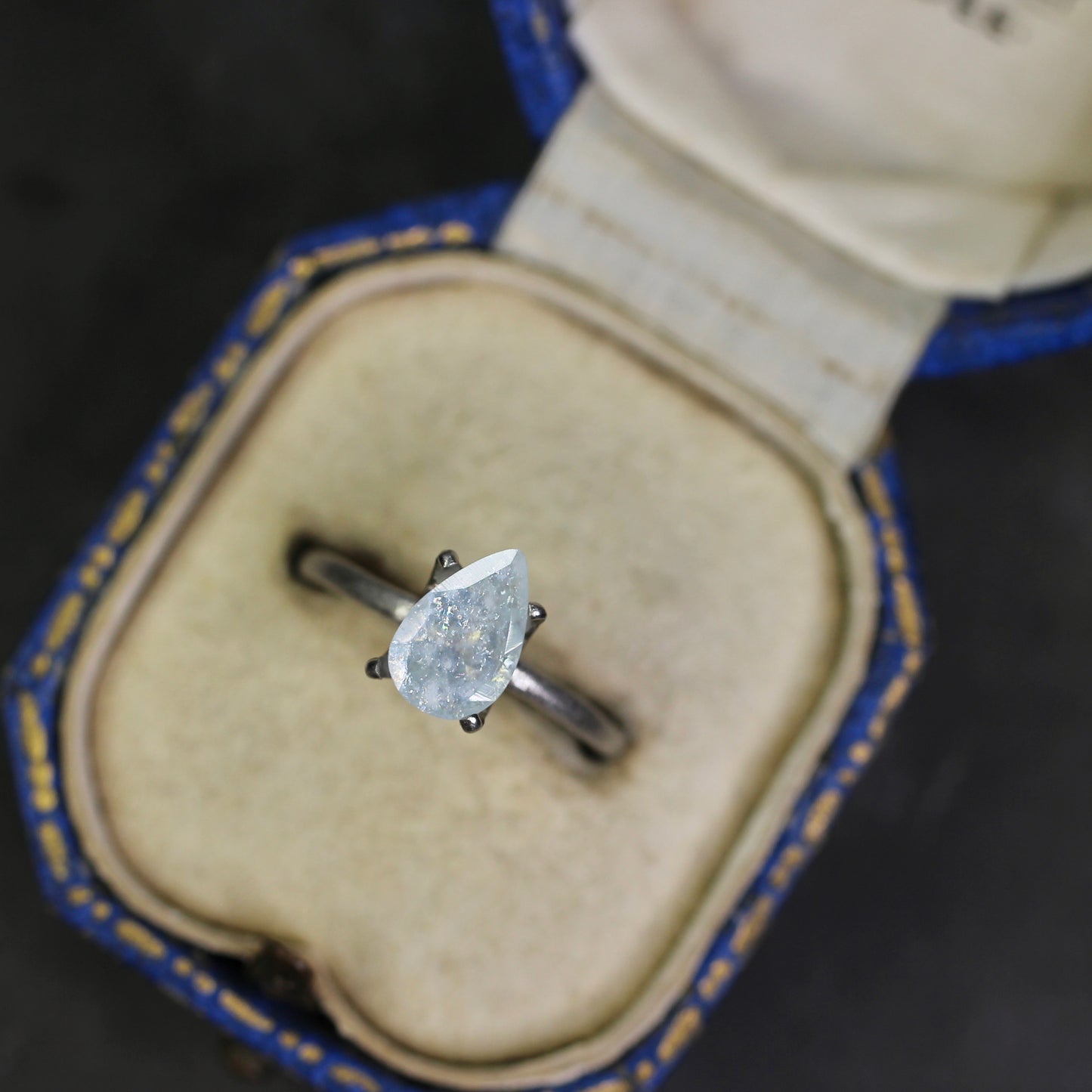 レインボーアクアマリン 0.86ct ペアシェイプカット  8.7mm×5.6mm×3.3mm【MJ2792】