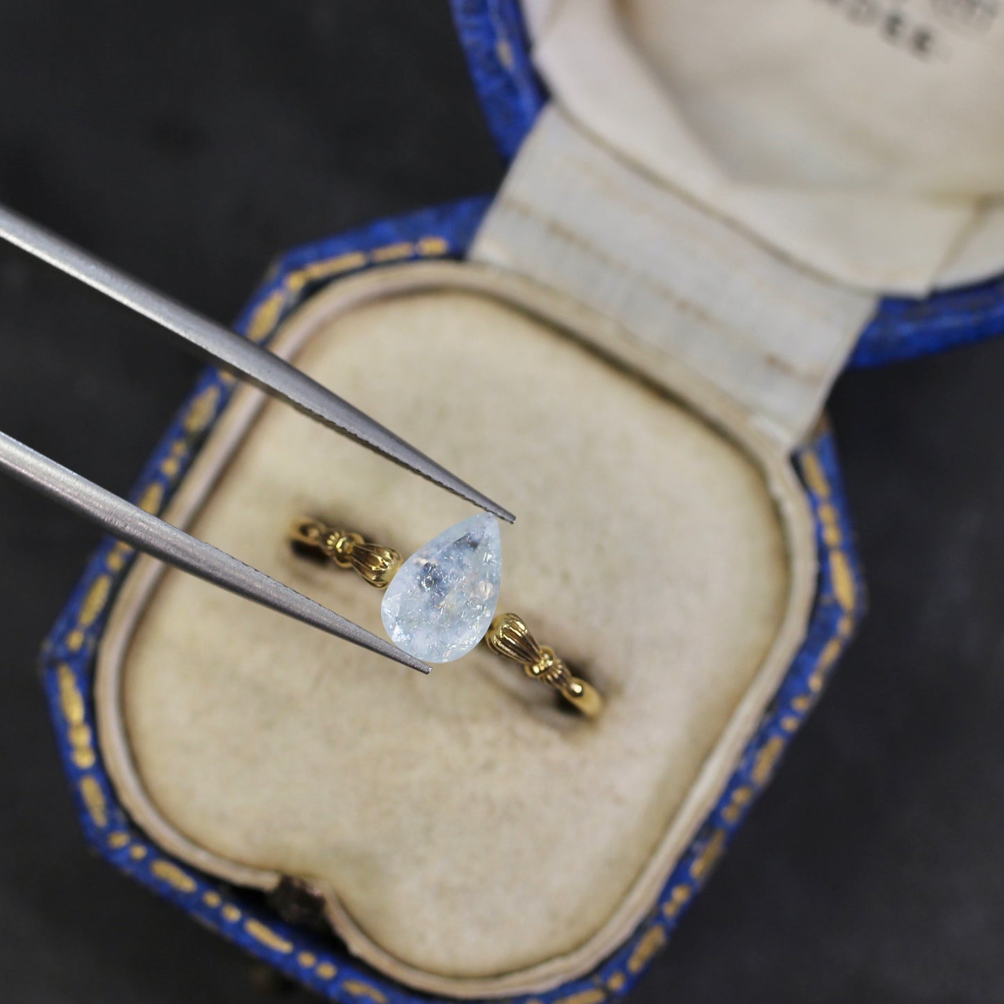 レインボーアクアマリン 0.86ct ペアシェイプカット  8.7mm×5.6mm×3.3mm【MJ2792】