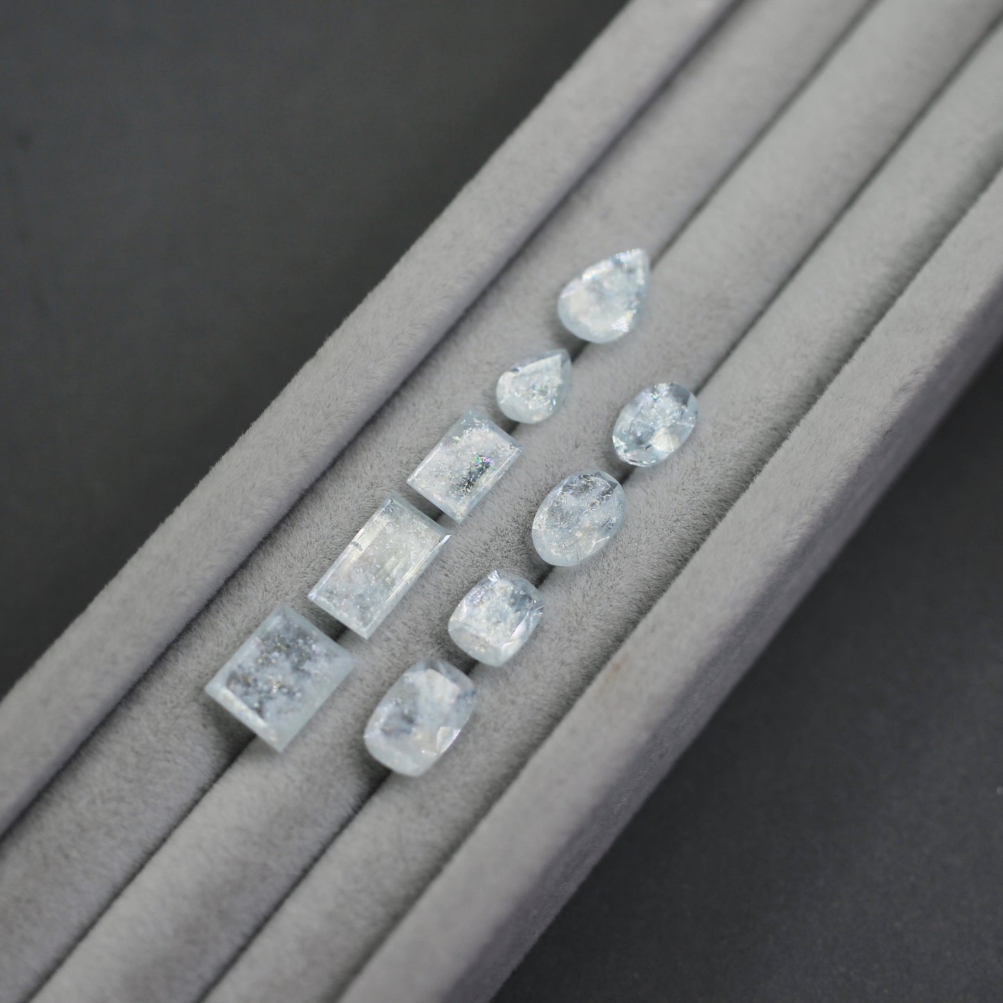 レインボーアクアマリン 0.97ct クッションカット 8.2mm×5.4mm×3.0mm【MJ2800】