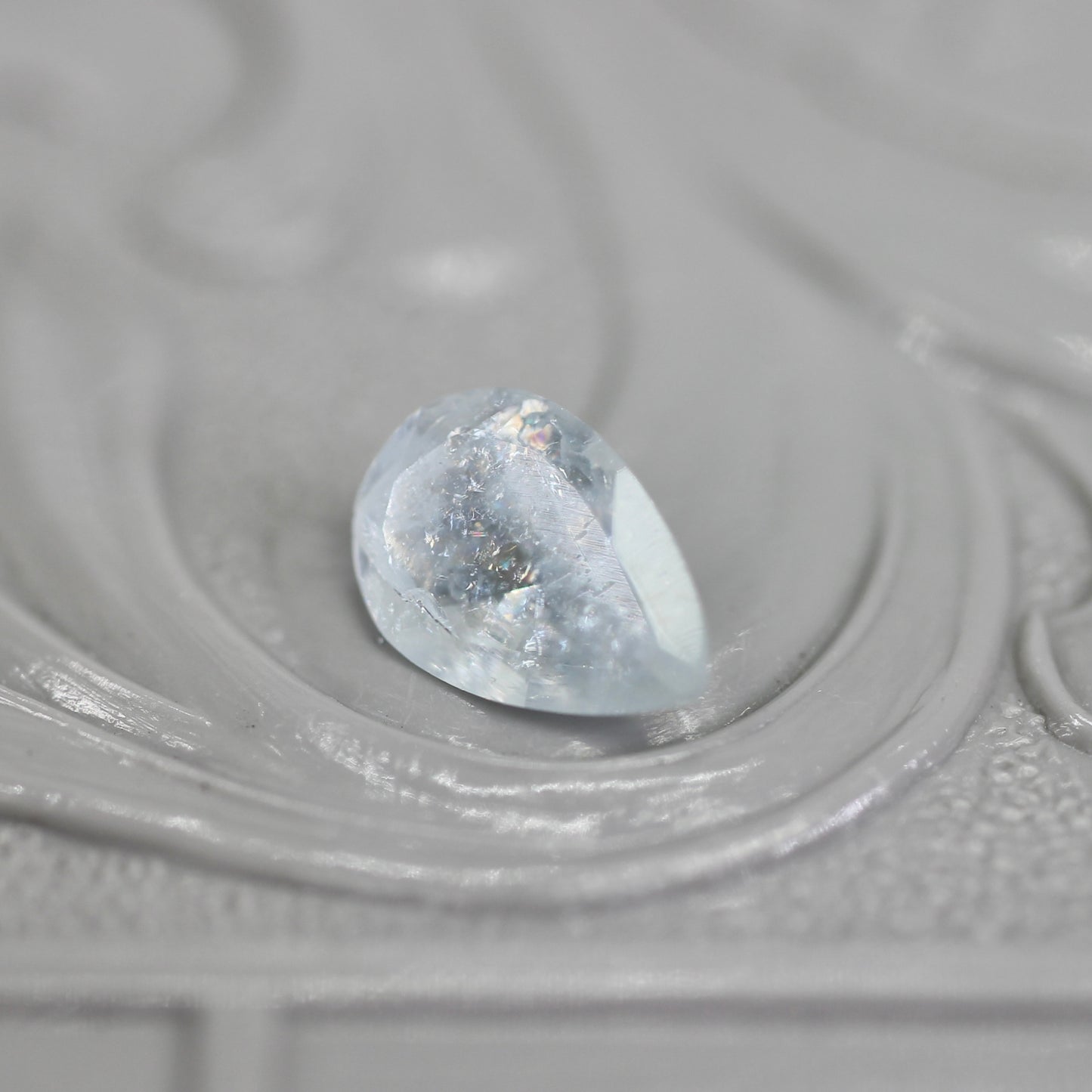 レインボーアクアマリン 0.43ct ペアシェイプカット  6.5mm×4.5mm×2.5mm【MJ2793】