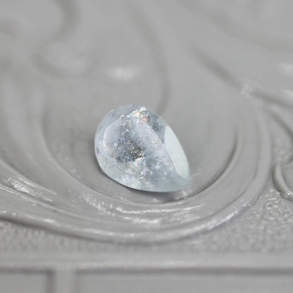 レインボーアクアマリン 0.43ct ペアシェイプカット  6.5mm×4.5mm×2.5mm【MJ2793】