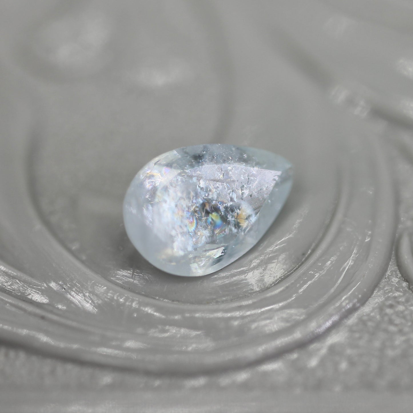 レインボーアクアマリン 0.43ct ペアシェイプカット  6.5mm×4.5mm×2.5mm【MJ2793】