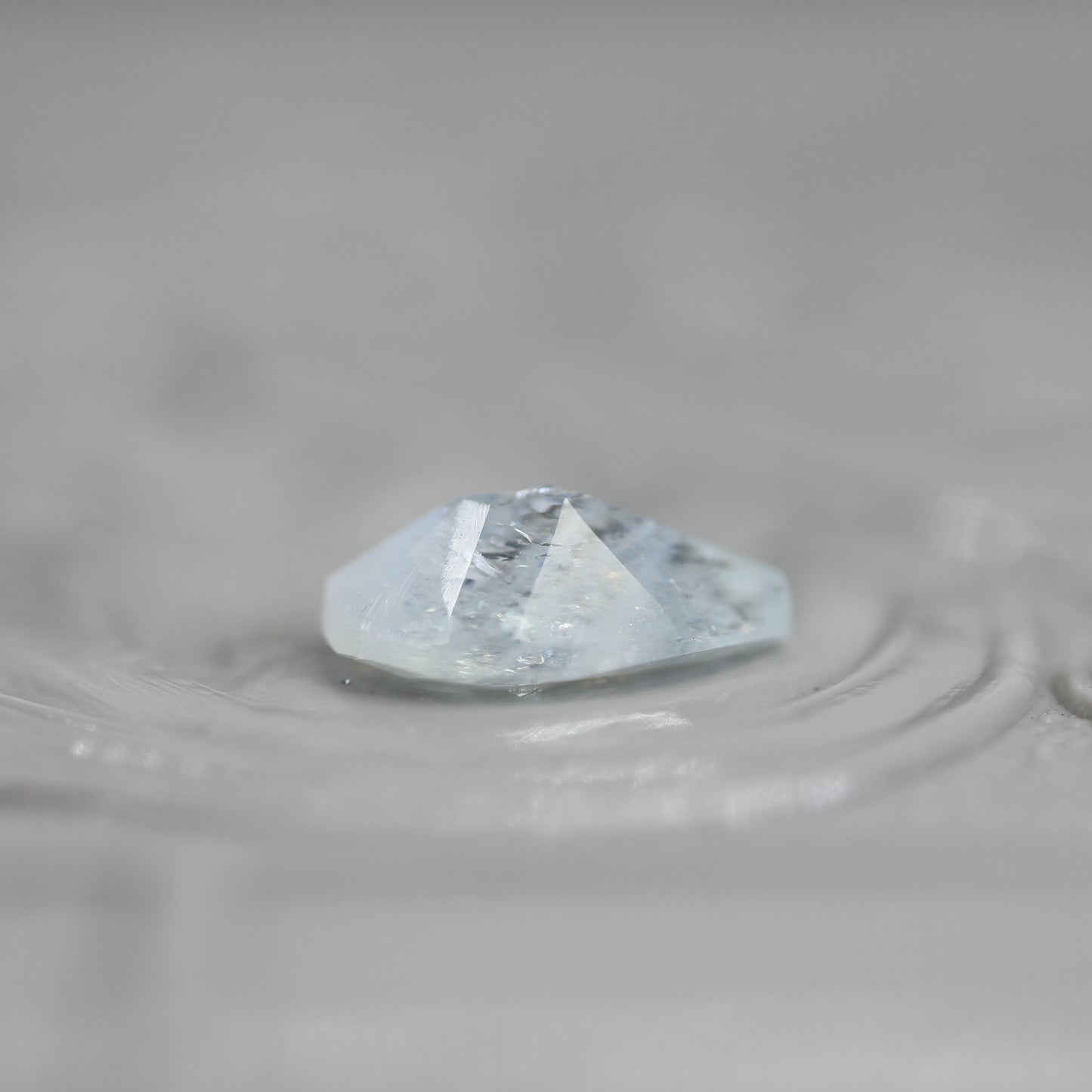 レインボーアクアマリン 0.43ct ペアシェイプカット  6.5mm×4.5mm×2.5mm【MJ2793】