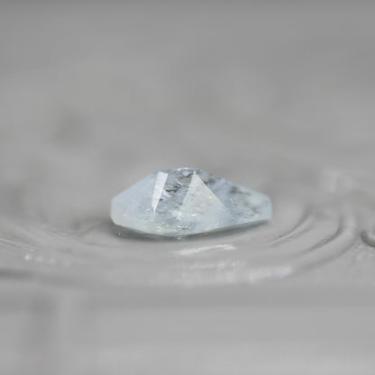 レインボーアクアマリン 0.43ct ペアシェイプカット  6.5mm×4.5mm×2.5mm【MJ2793】