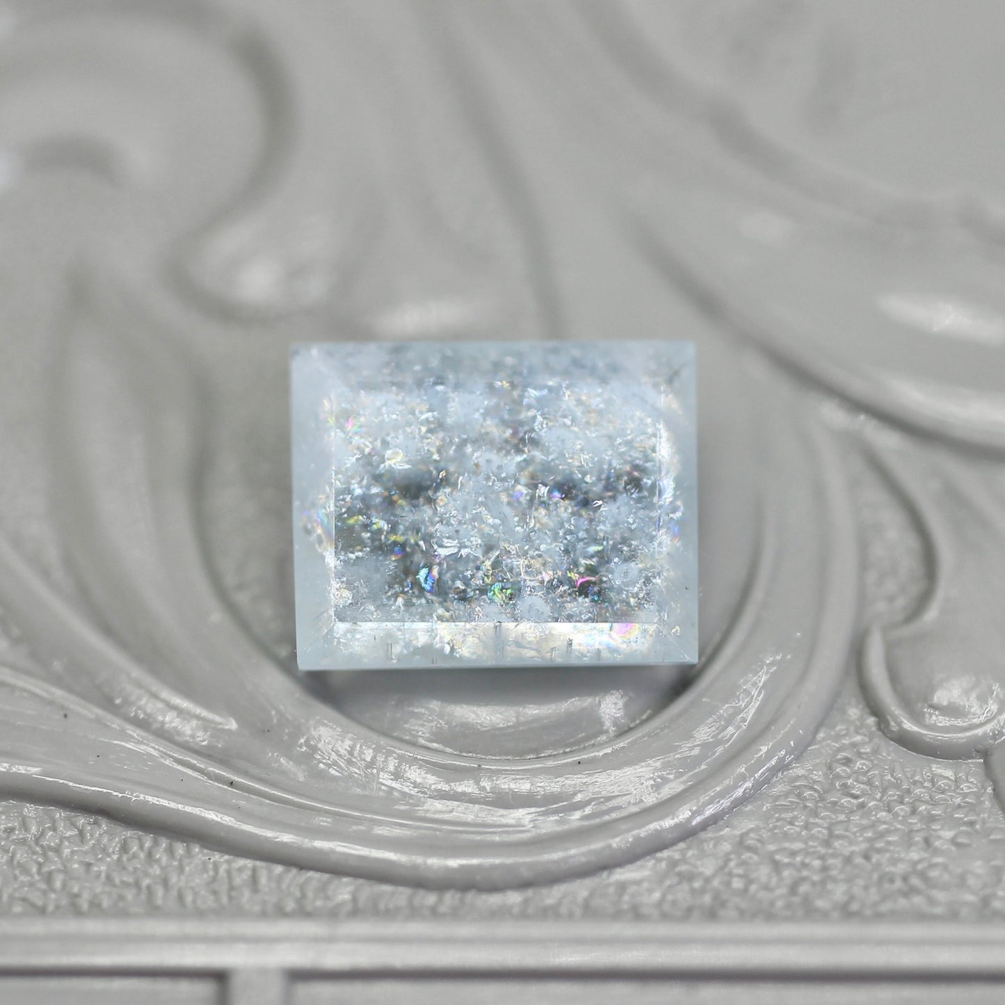 レインボーアクアマリン 1.37ct レクタングルカット  8.1mm×6.5mm×3.1mm【MJ2796】