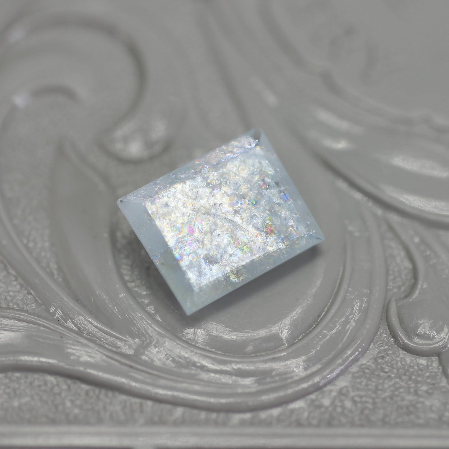 レインボーアクアマリン 1.37ct レクタングルカット  8.1mm×6.5mm×3.1mm【MJ2796】