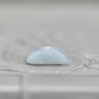 レインボーアクアマリン 1.37ct レクタングルカット  8.1mm×6.5mm×3.1mm【MJ2796】