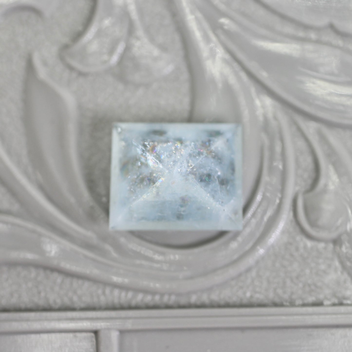 レインボーアクアマリン 1.37ct レクタングルカット  8.1mm×6.5mm×3.1mm【MJ2796】