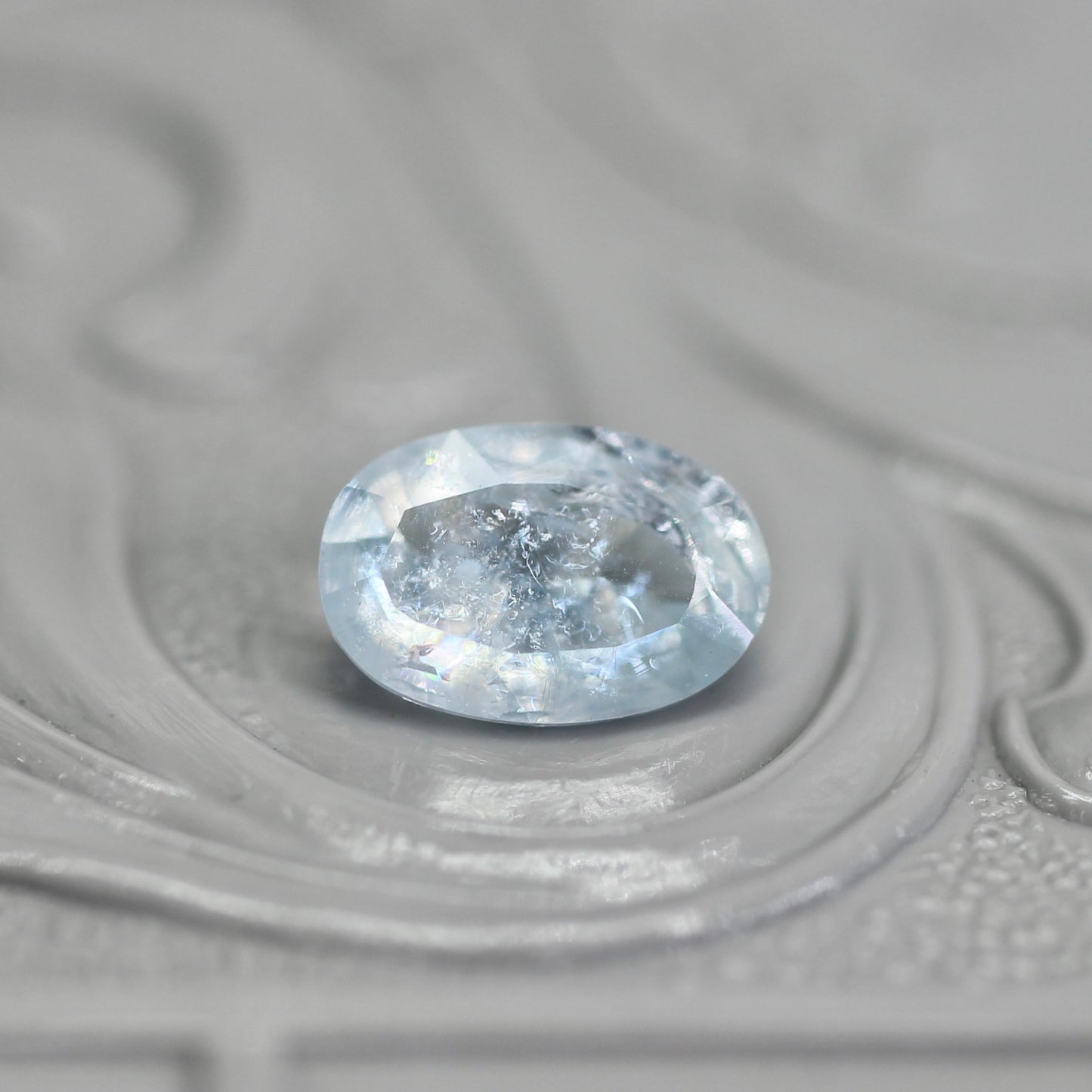 レインボーアクアマリン 0.60ct オーバルカット  7.0mm×4.8mm×2.8mm【MJ2797】