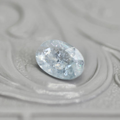 レインボーアクアマリン 0.60ct オーバルカット  7.0mm×4.8mm×2.8mm【MJ2797】