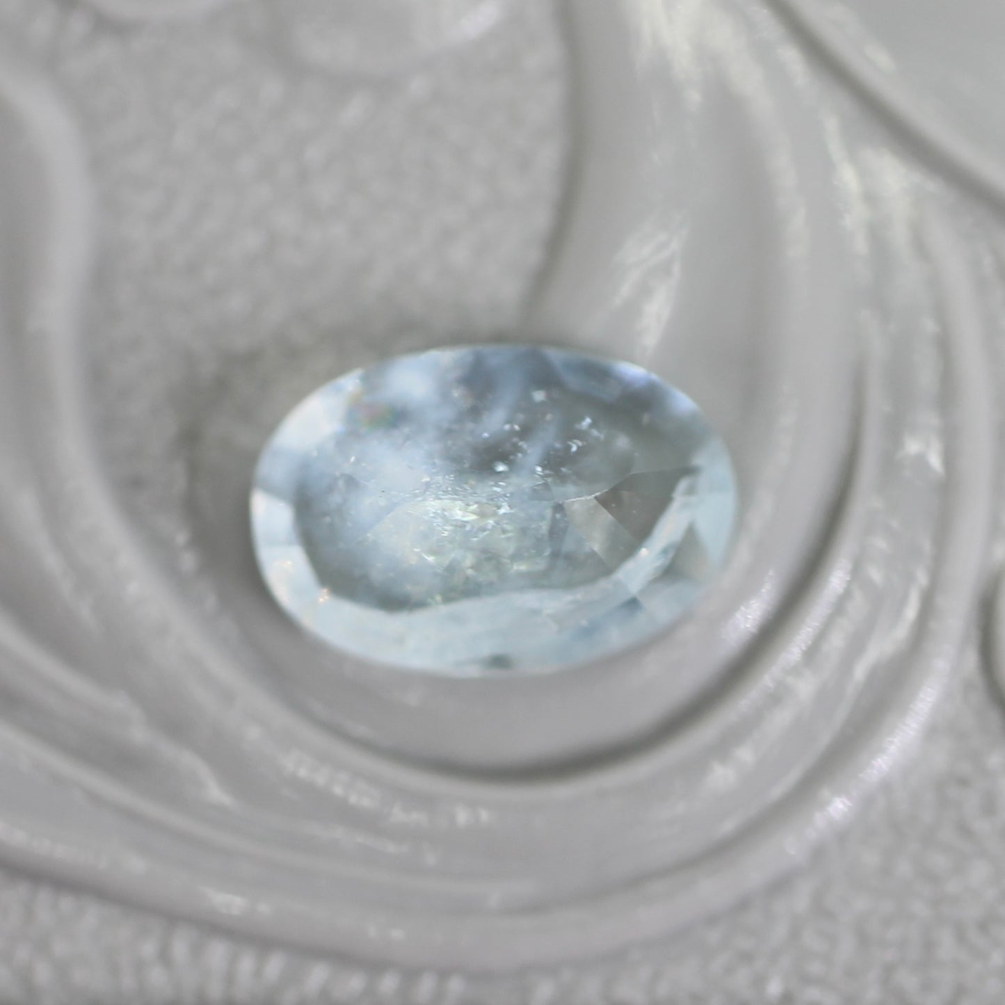 レインボーアクアマリン 0.60ct オーバルカット  7.0mm×4.8mm×2.8mm【MJ2797】