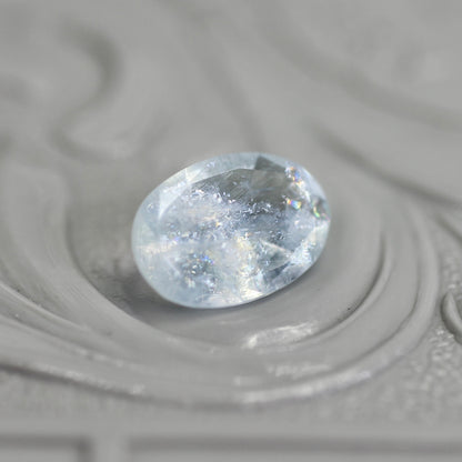 レインボーアクアマリン 0.75ct オーバルカット  7.8mm×5.3mm×2.9mm【MJ2798】