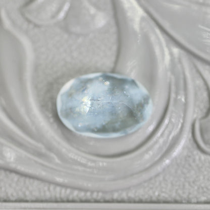 レインボーアクアマリン 0.75ct オーバルカット  7.8mm×5.3mm×2.9mm【MJ2798】