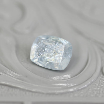 レインボーアクアマリン 0.68ct クッションカット6.5mm×5.1mm×3.2mm【MJ2799】