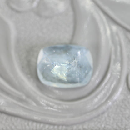 レインボーアクアマリン 0.68ct クッションカット6.5mm×5.1mm×3.2mm【MJ2799】