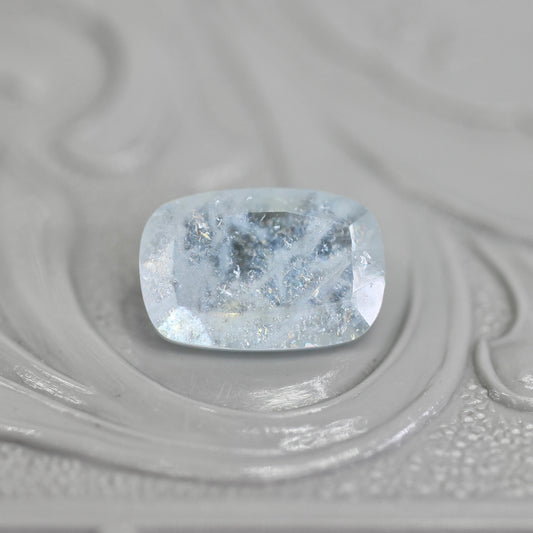 レインボーアクアマリン 0.97ct クッションカット 8.2mm×5.4mm×3.0mm【MJ2800】