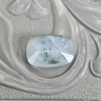 レインボーアクアマリン 0.97ct クッションカット 8.2mm×5.4mm×3.0mm【MJ2800】