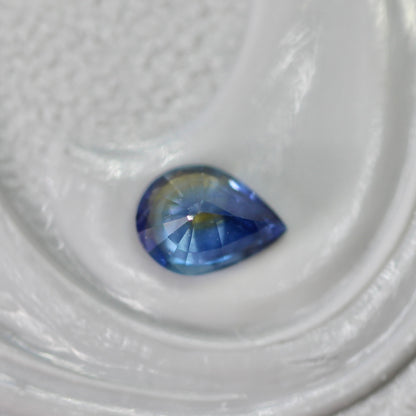 バイカラーサファイア 0.18ct ペアシェイプカット 4.0mm×2.9mm×2.0mm【MJ2807】