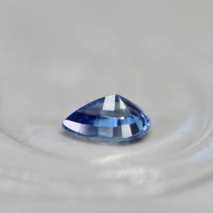 バイカラーサファイア 0.24ct ペアシェイプカット 4.5mm×3.3mm×2.1mm【MJ2808】