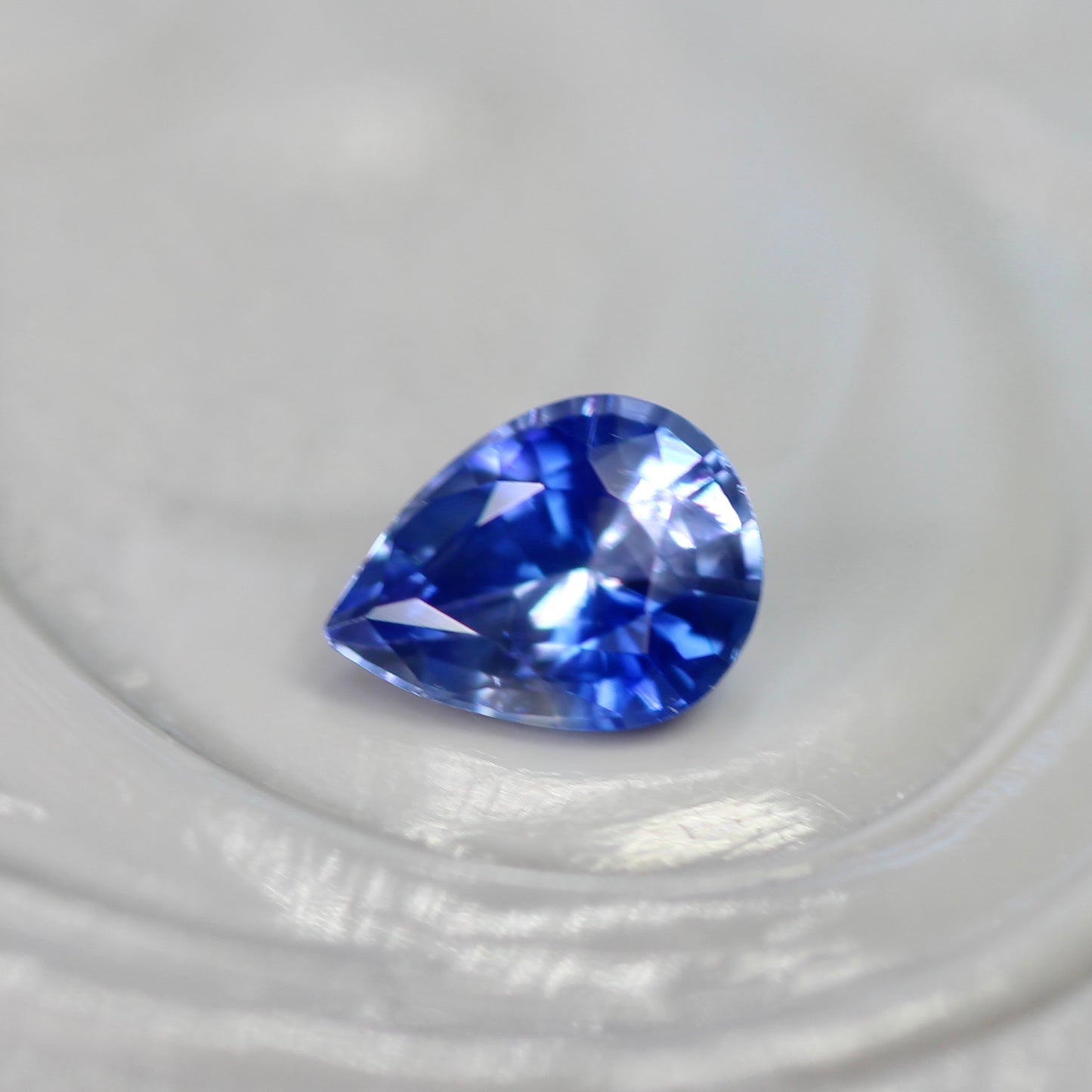バイカラーサファイア 0.23ct ペアシェイプカット 4.3mm×3.3mm×2.2mm【MJ2809】