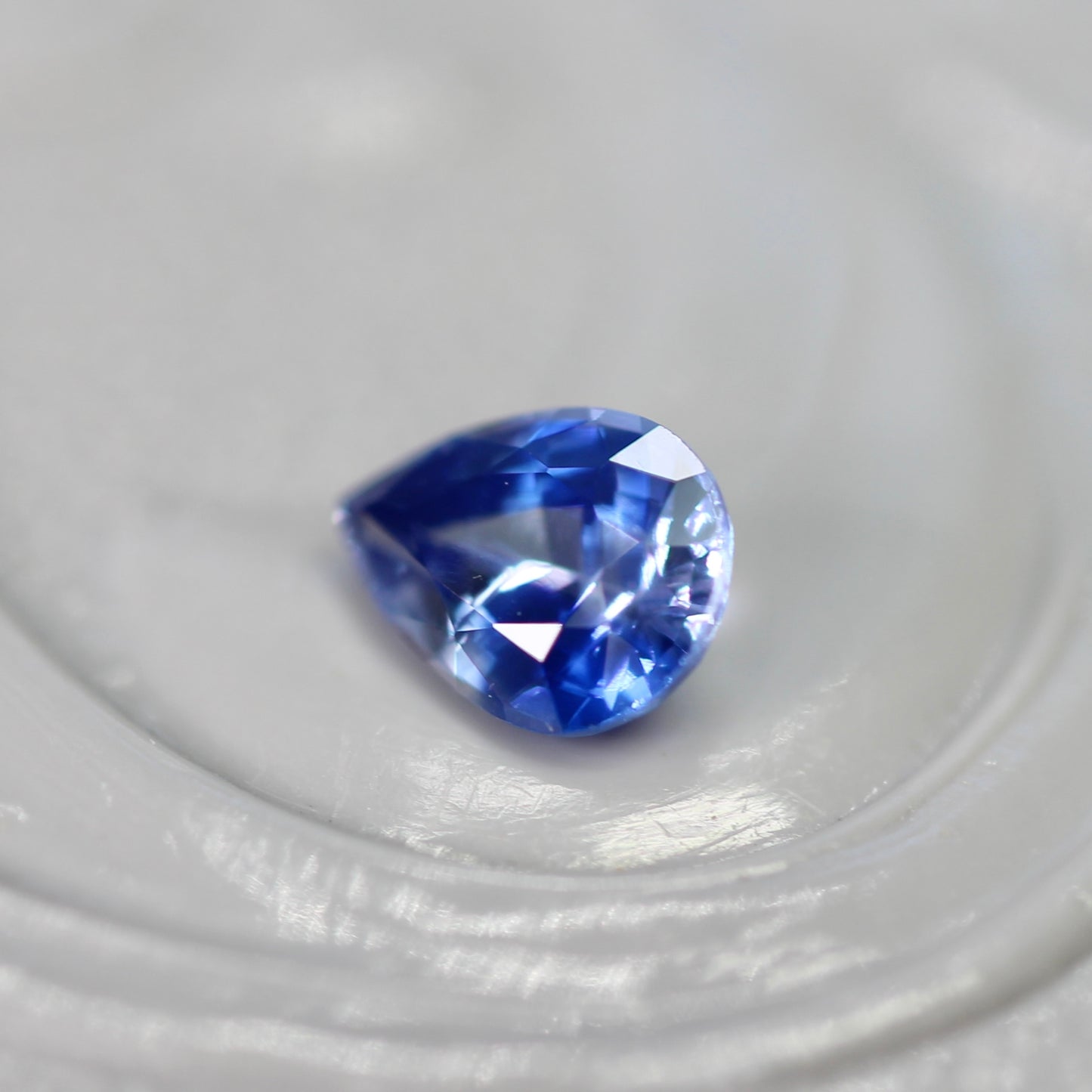 バイカラーサファイア 0.23ct ペアシェイプカット 4.3mm×3.3mm×2.2mm【MJ2809】