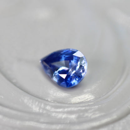 バイカラーサファイア 0.23ct ペアシェイプカット 4.3mm×3.3mm×2.2mm【MJ2809】