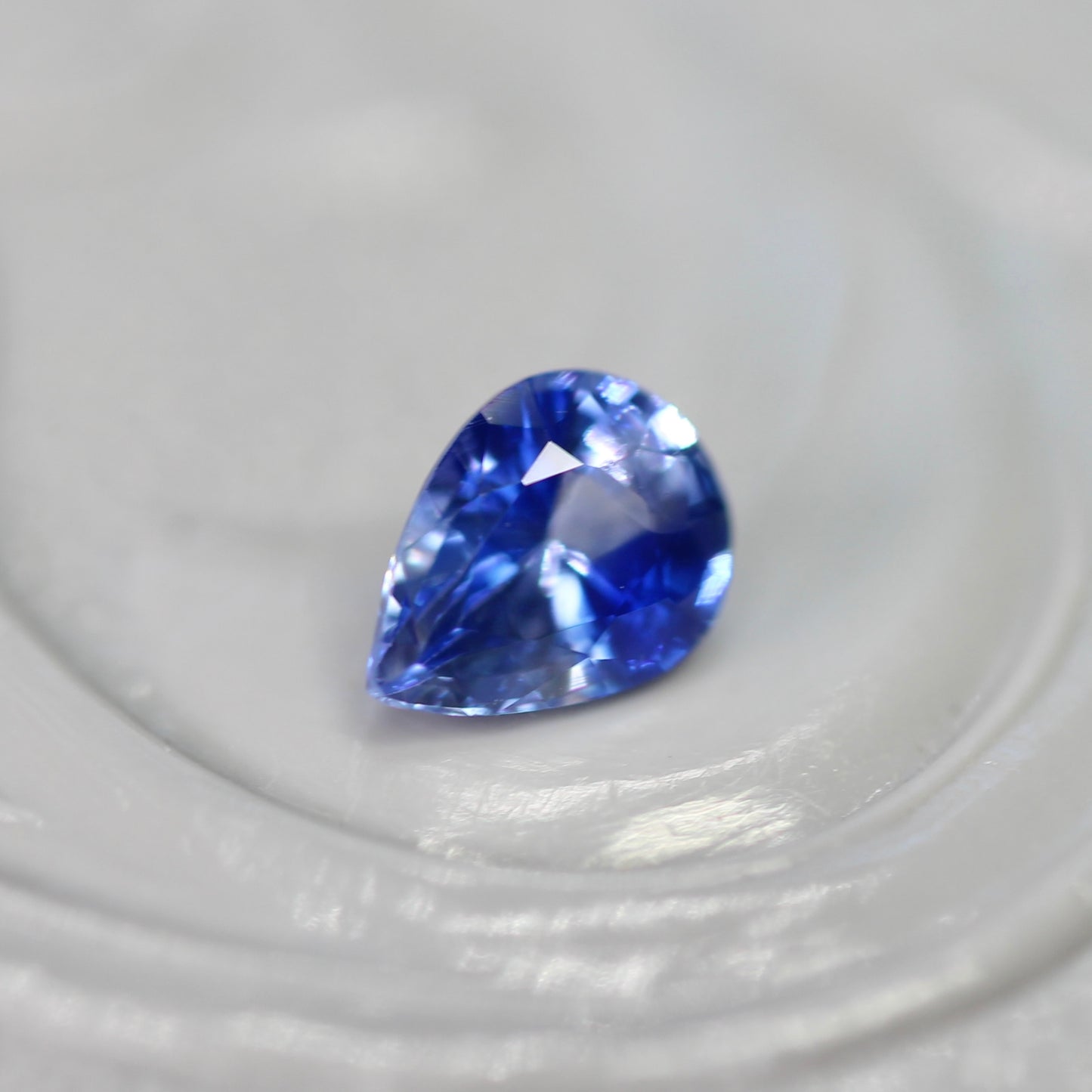 バイカラーサファイア 0.23ct ペアシェイプカット 4.3mm×3.3mm×2.2mm【MJ2809】