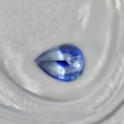 バイカラーサファイア 0.23ct ペアシェイプカット 4.3mm×3.3mm×2.2mm【MJ2809】